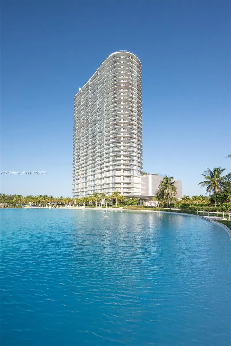 2411 Laguna Circle #1605
