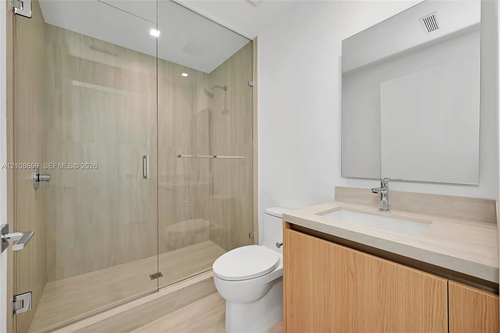 2411 Laguna Circle #1605