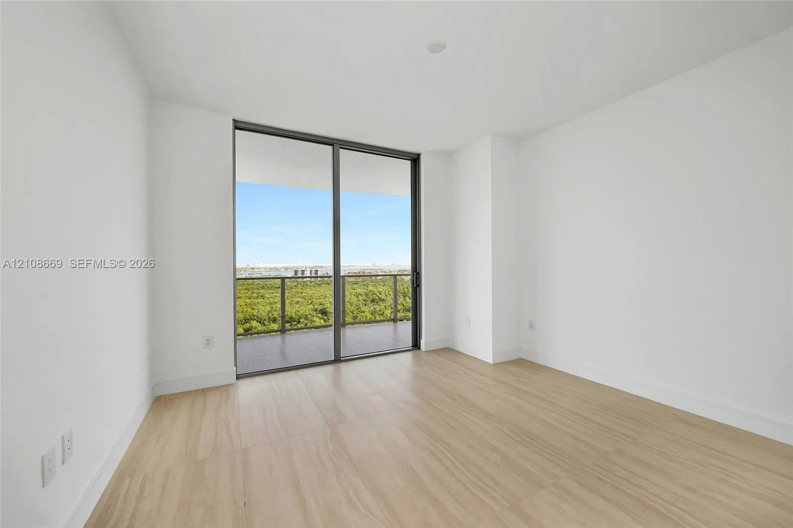 2411 Laguna Circle #1605