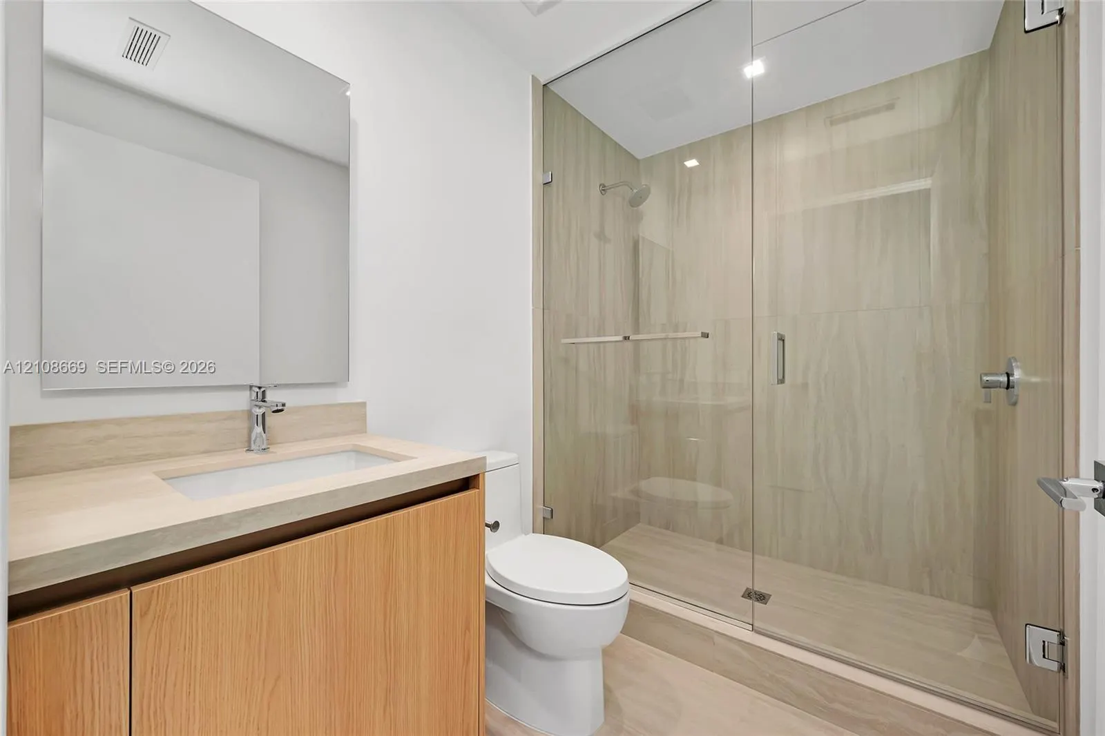 2411 Laguna Circle #1605