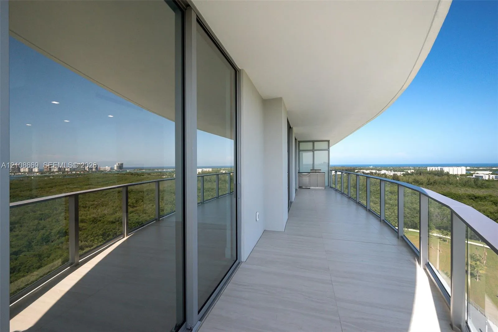 2411 Laguna Circle #1605