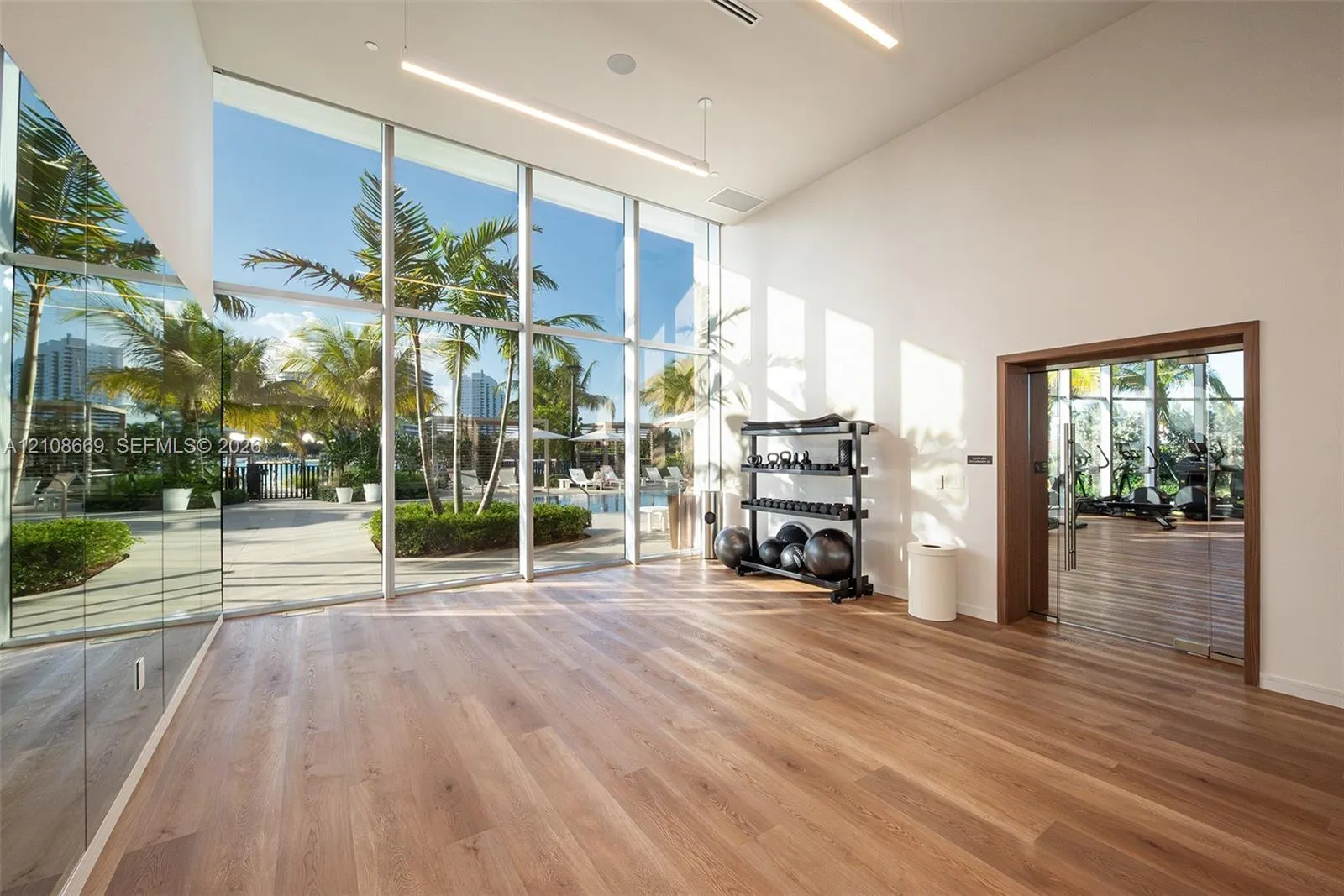 2411 Laguna Circle #1605