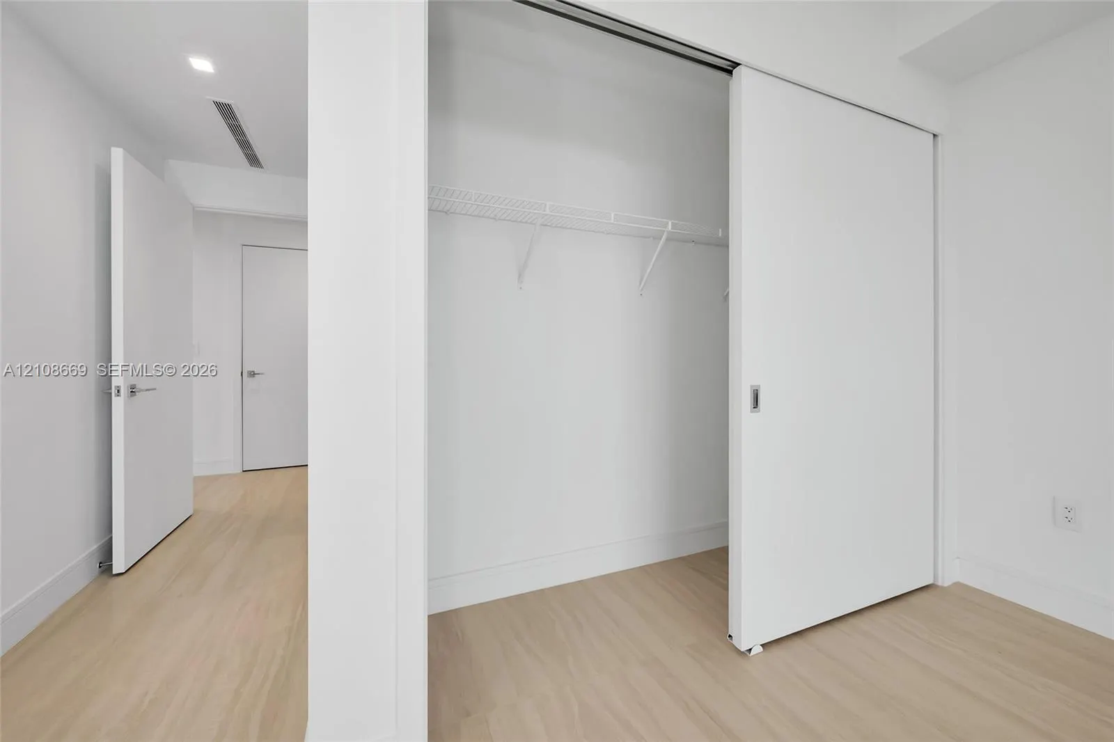 2411 Laguna Circle #1605