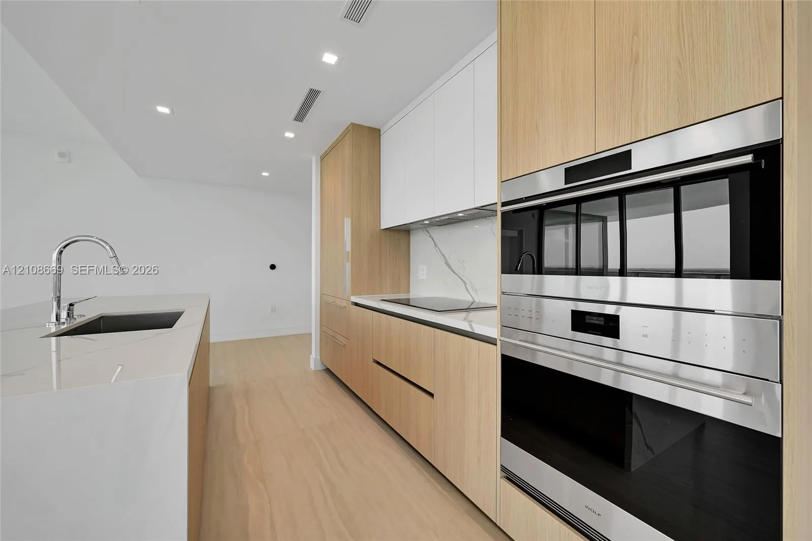 2411 Laguna Circle #1605
