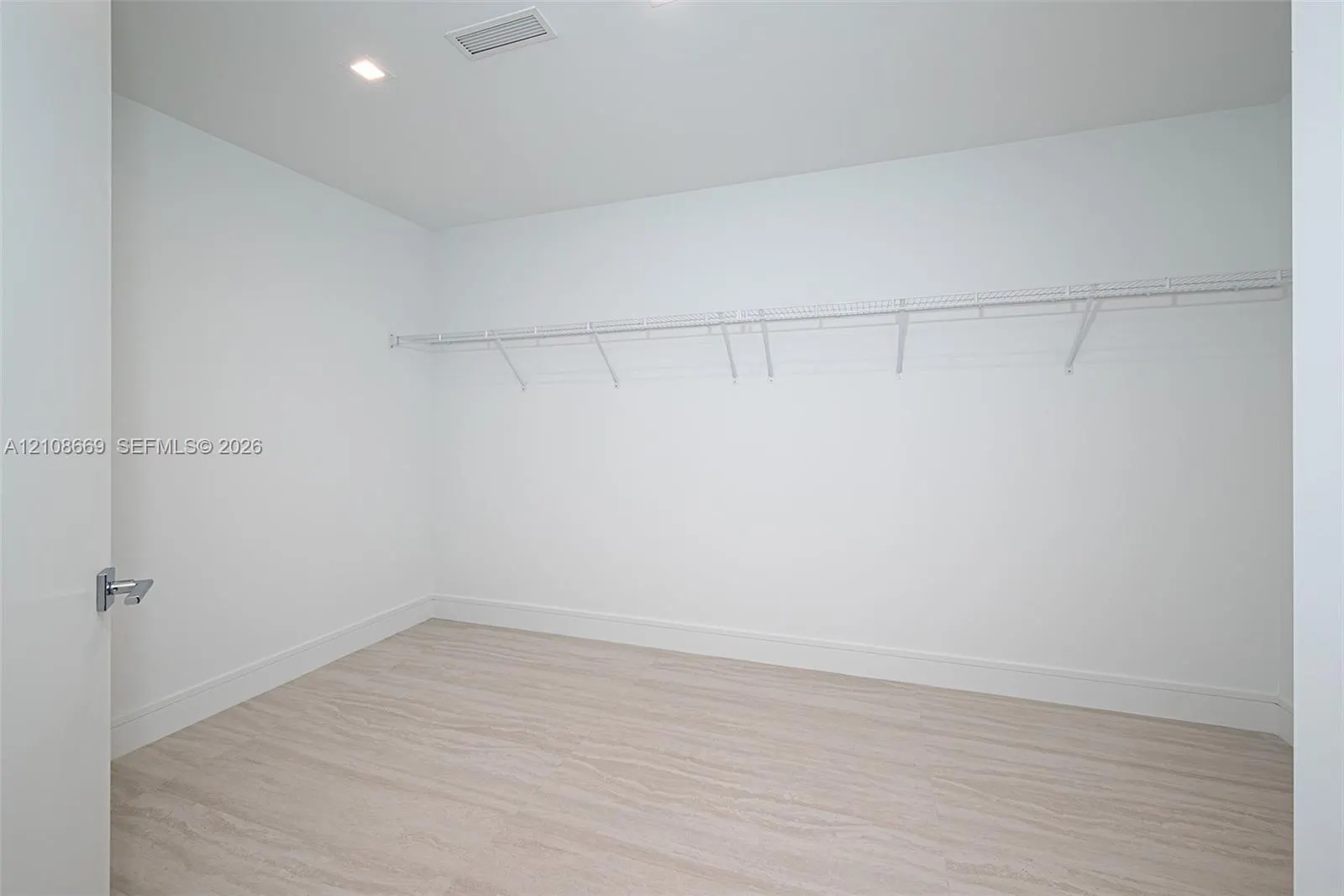 2411 Laguna Circle #1605
