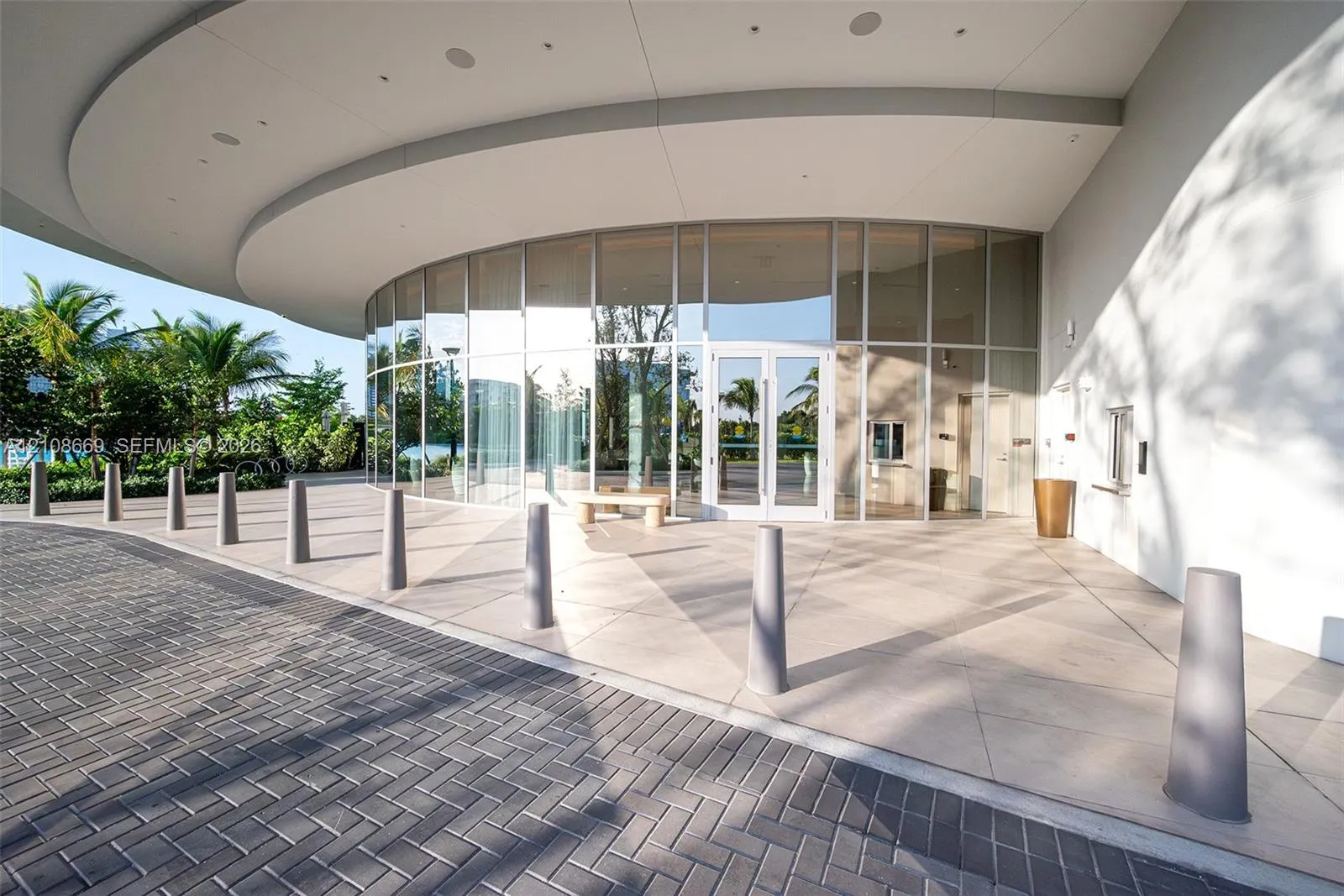 2411 Laguna Circle #1605