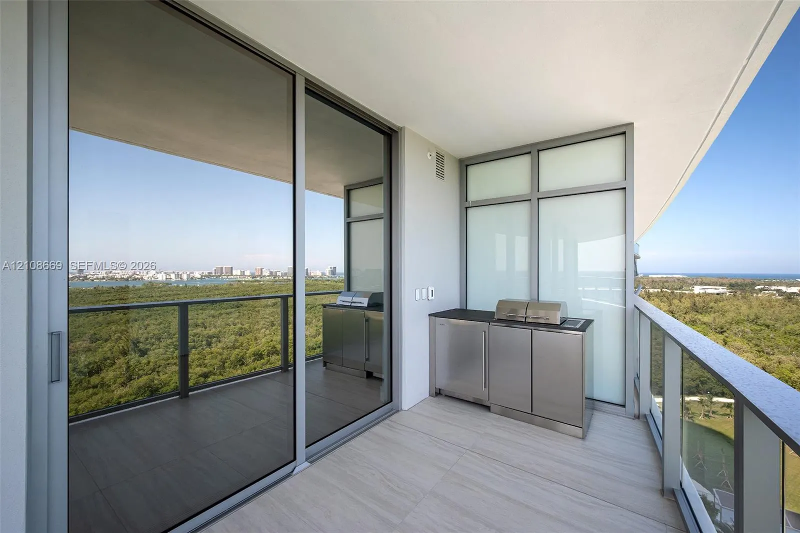 2411 Laguna Circle #1605