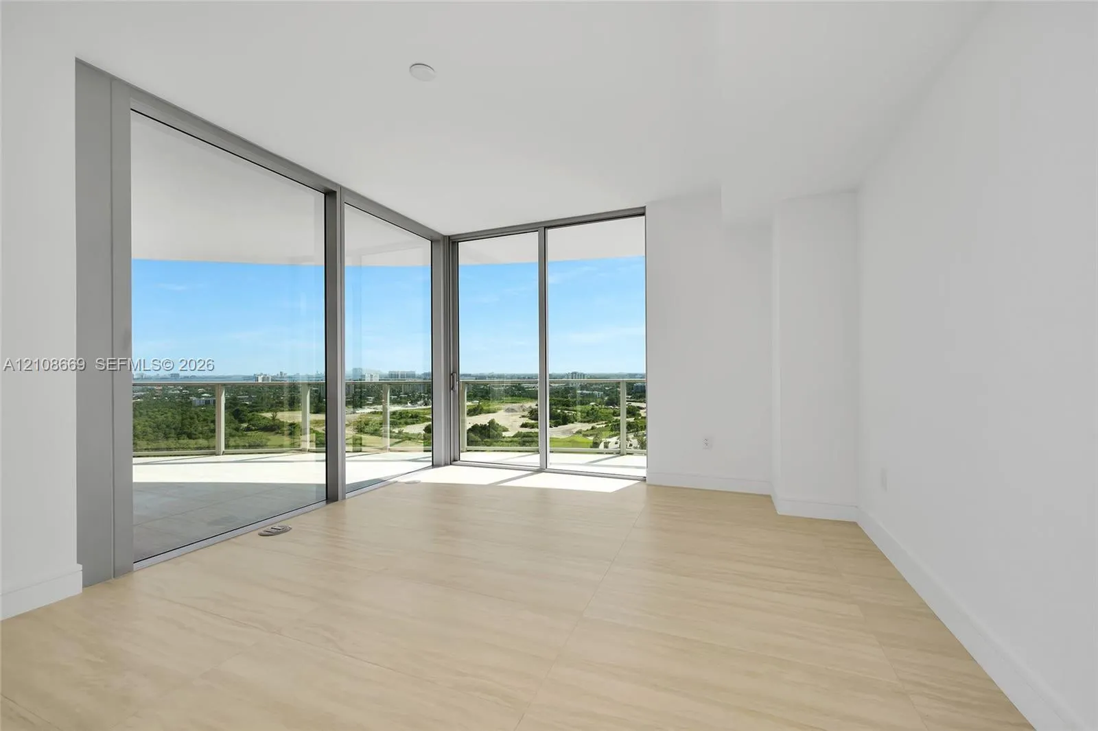2411 Laguna Circle #1605