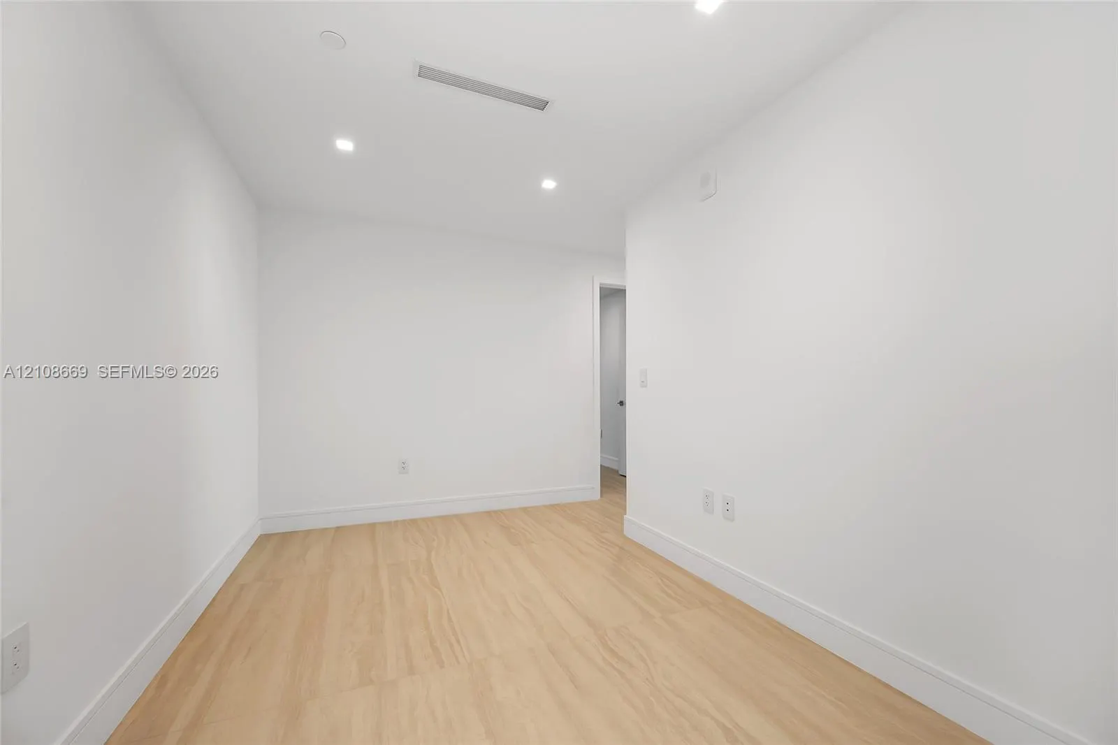 2411 Laguna Circle #1605