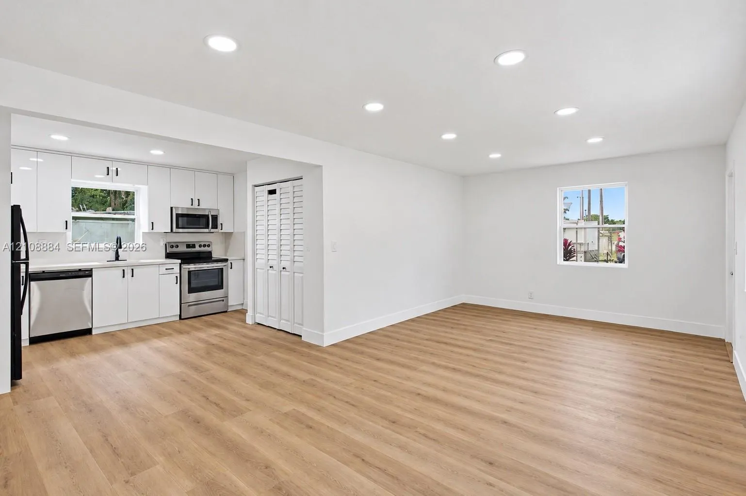 5201 SW 28th Terrace