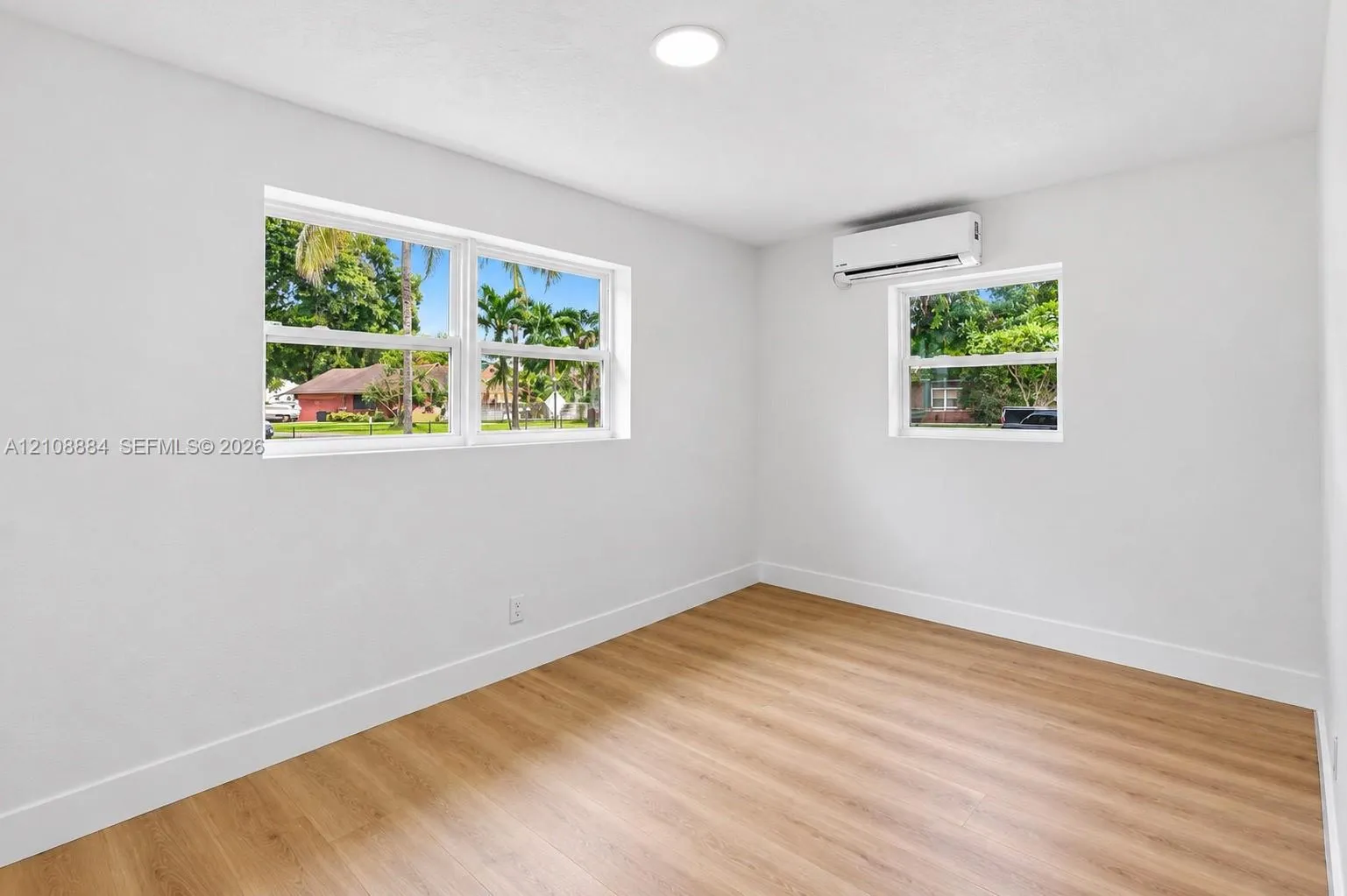 5201 SW 28th Terrace