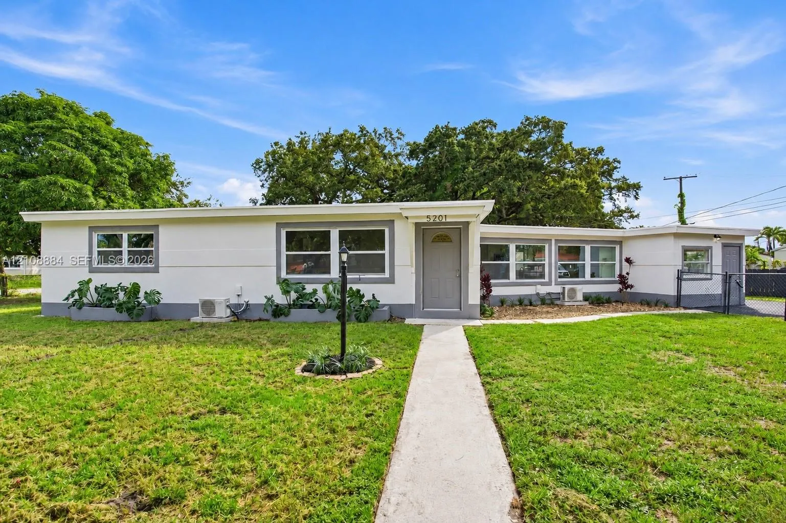 5201 SW 28th Terrace