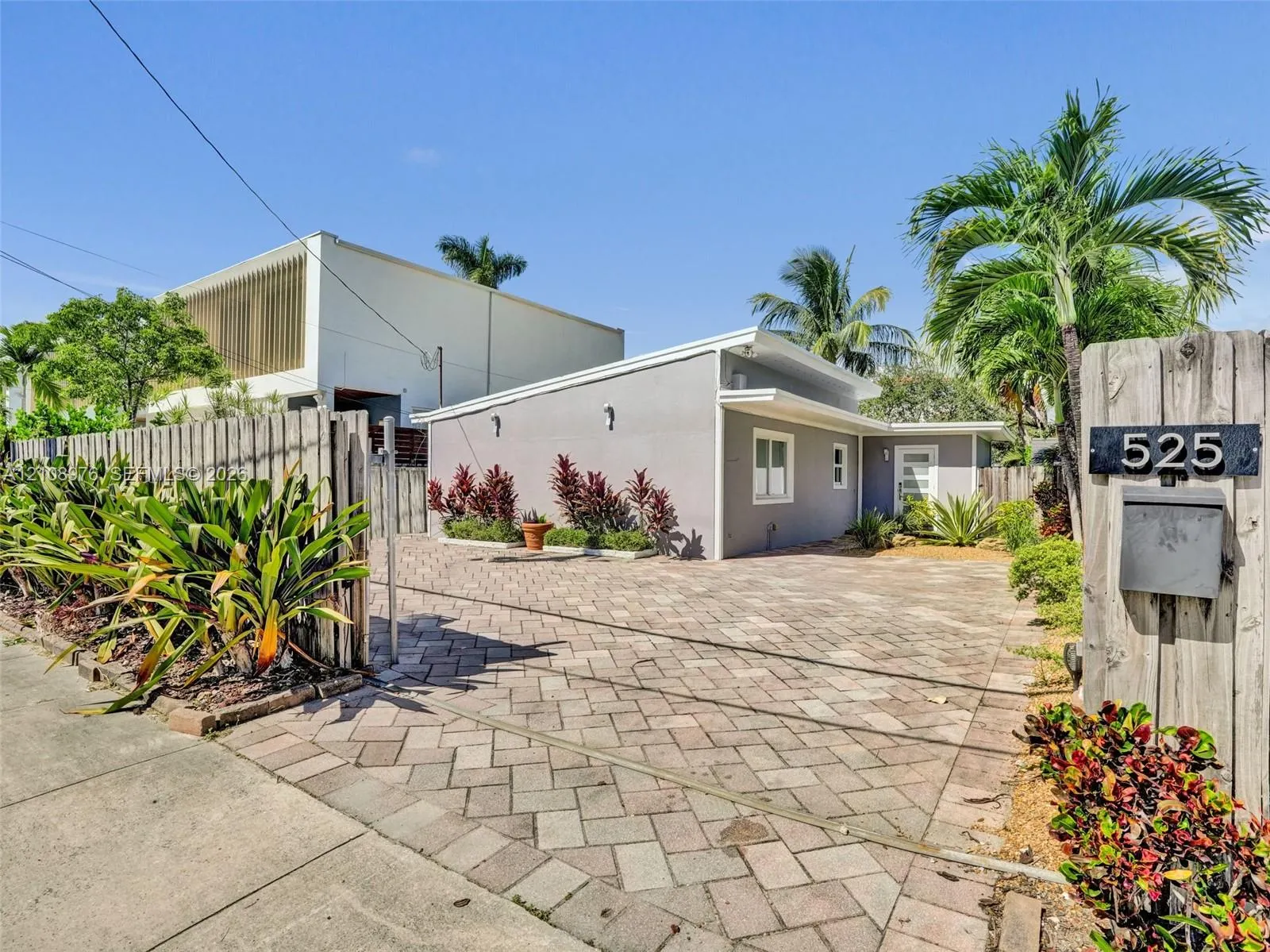 525 SW 12th Street