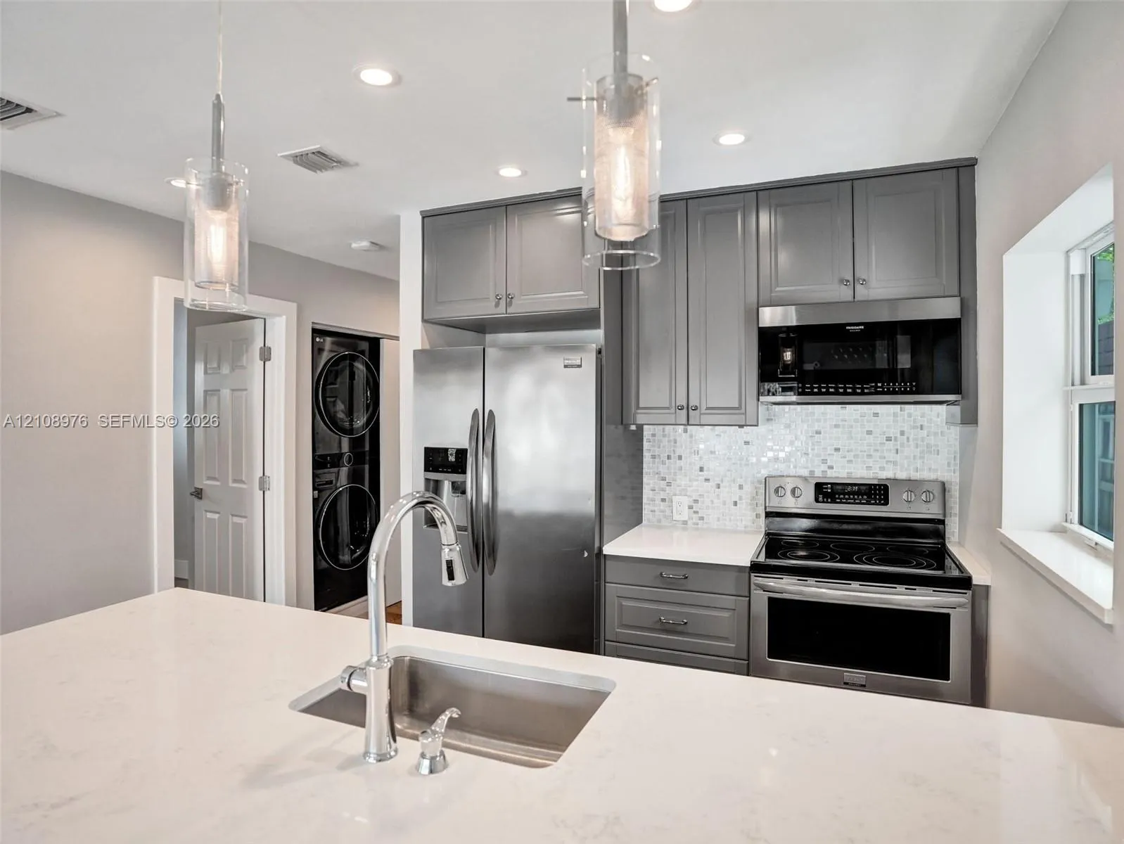 525 SW 12th Street