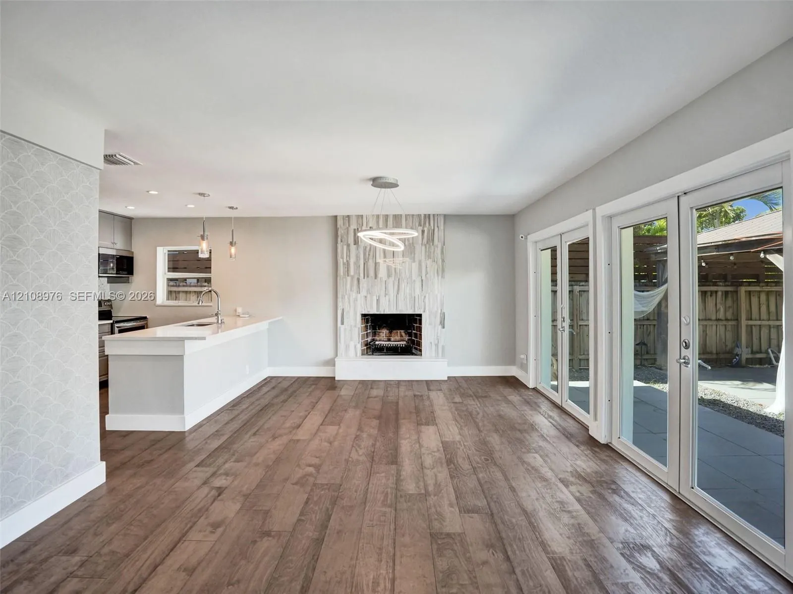 525 SW 12th Street