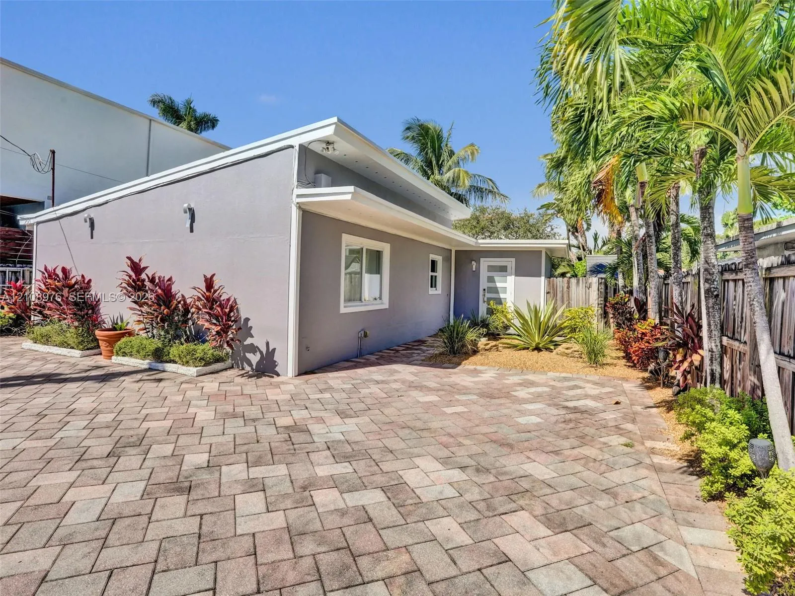 525 SW 12th Street