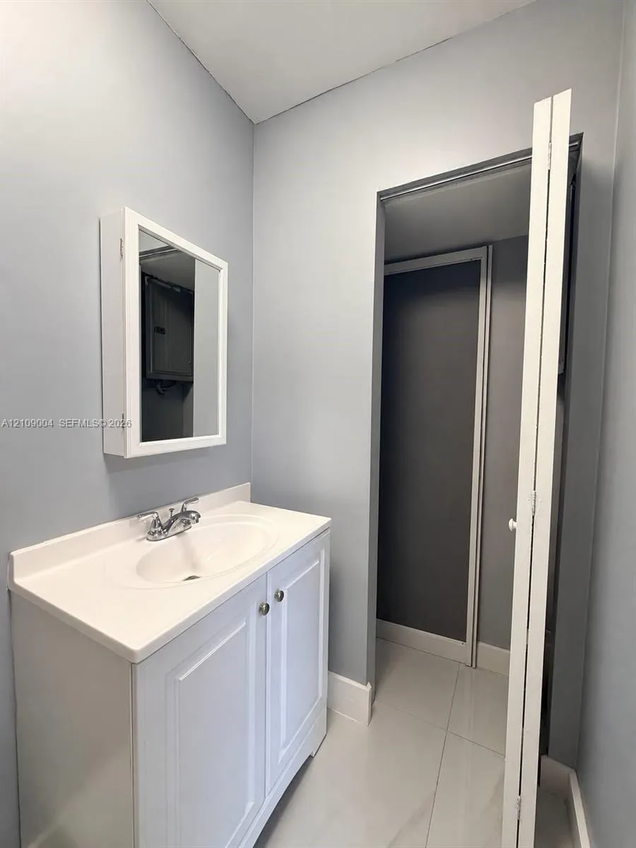 971 W 80th Place