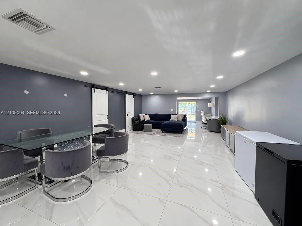 971 W 80th Place