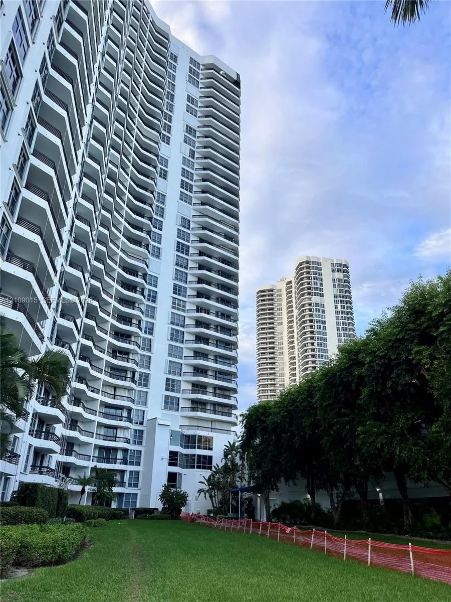 3530 Mystic Pointe Drive #1709