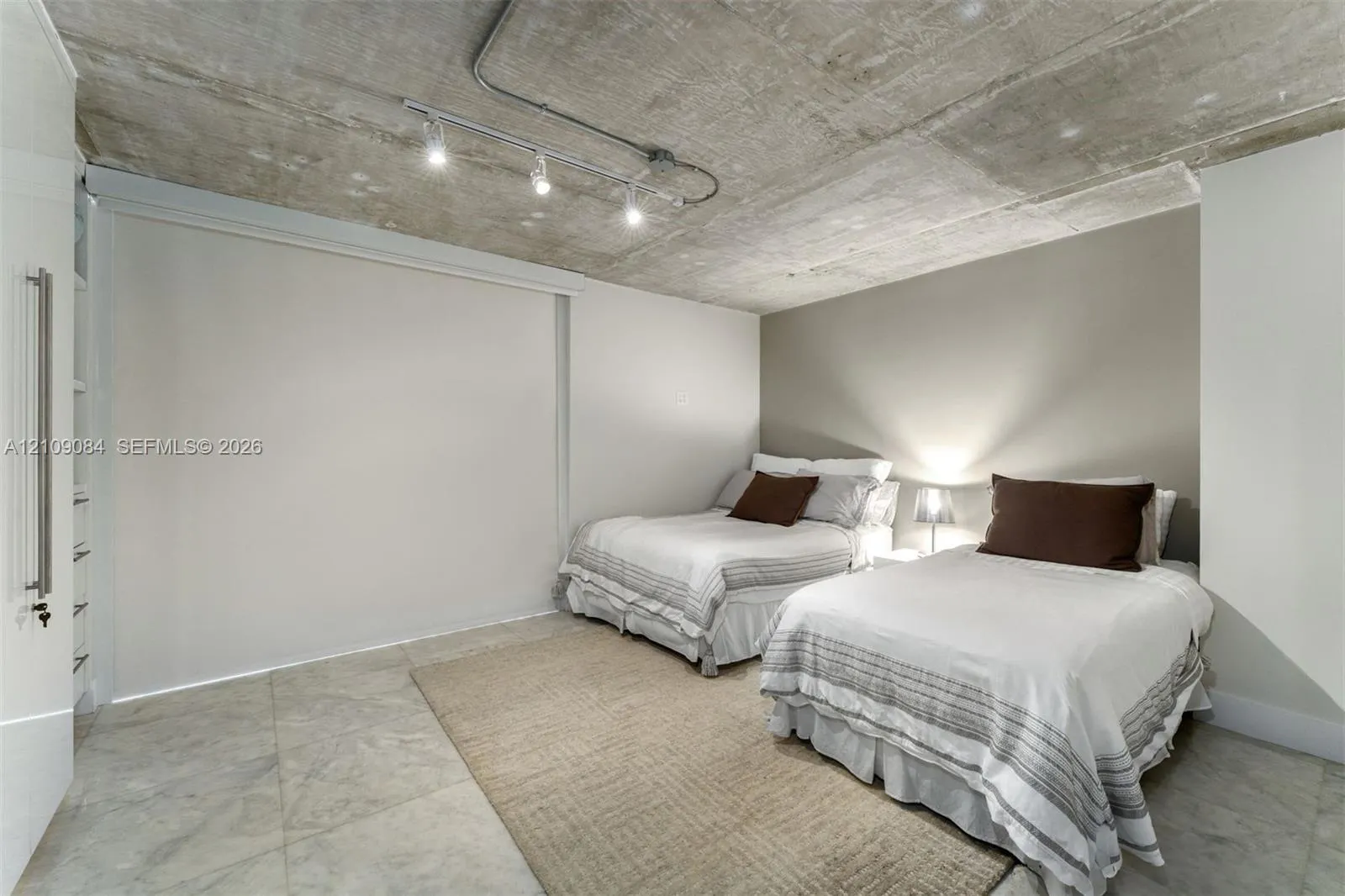 881 Ocean Drive #23C