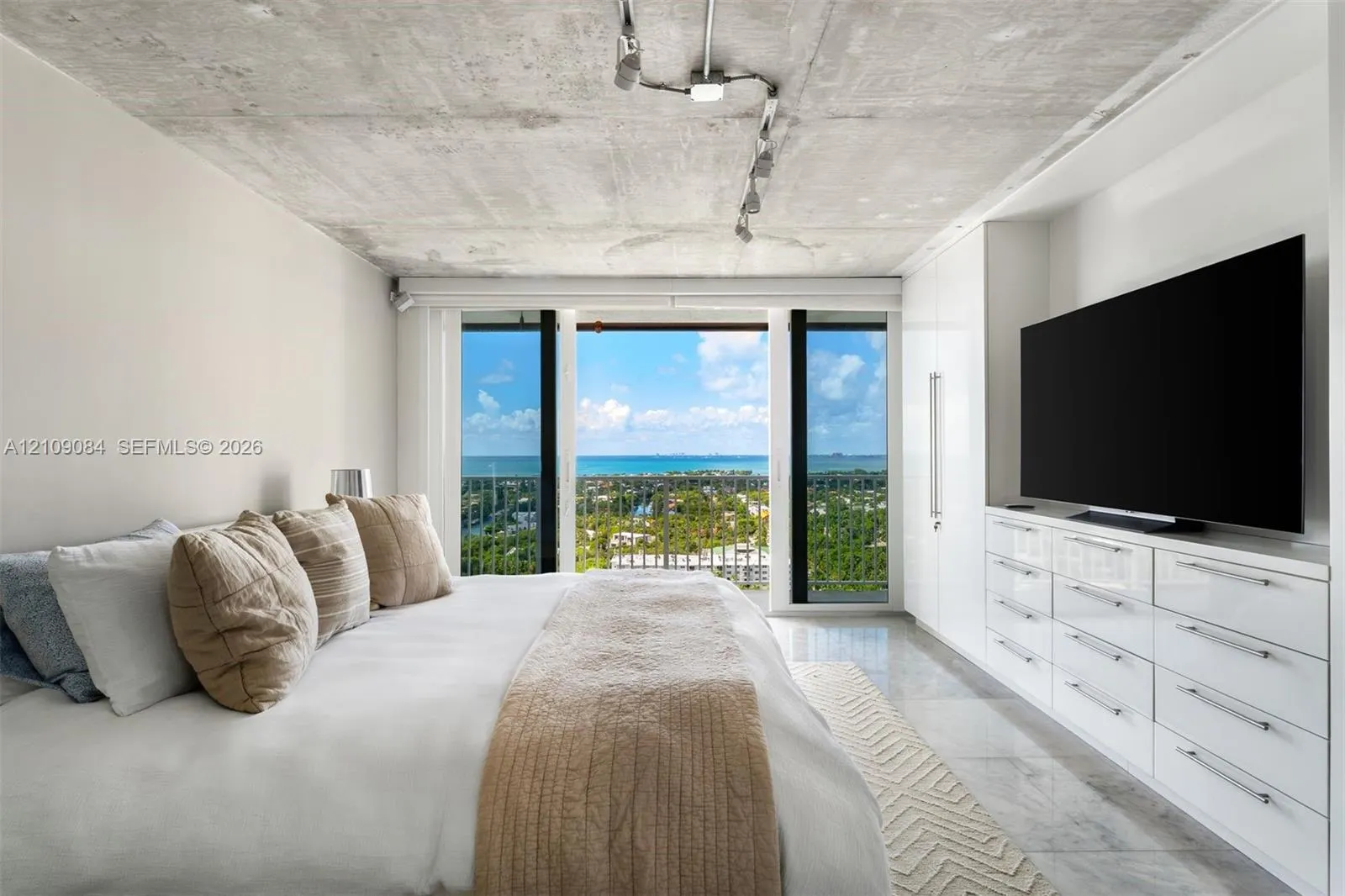 881 Ocean Drive #23C