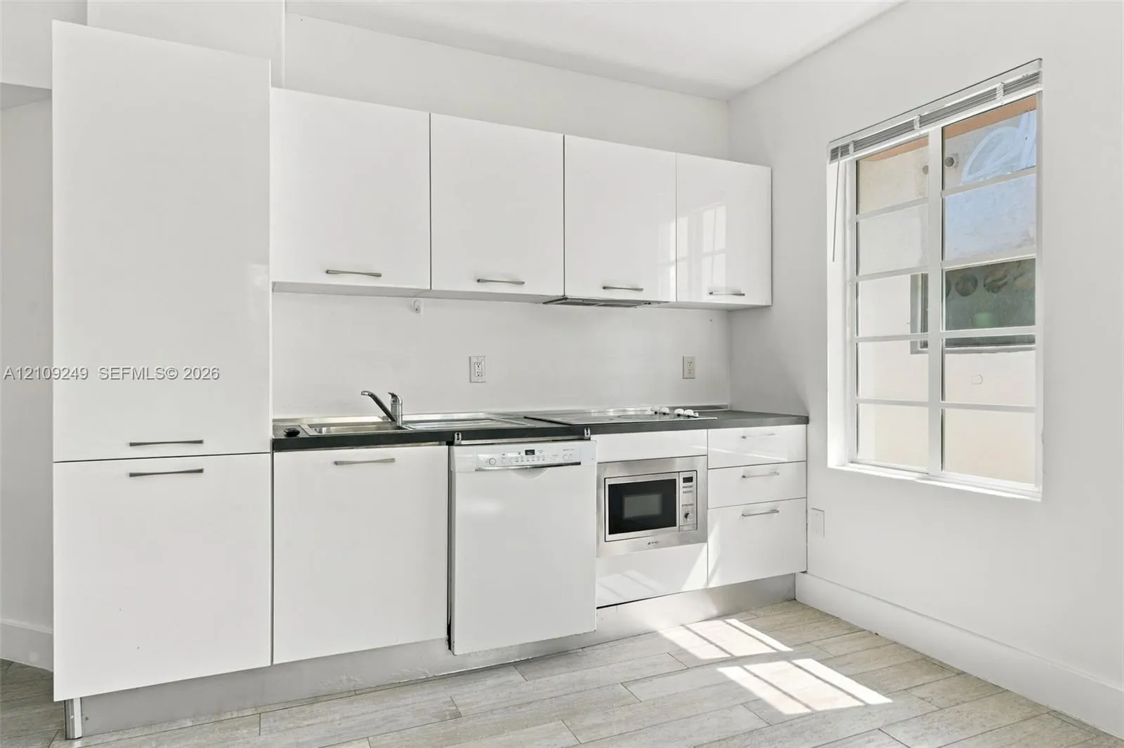811 Jefferson Avenue #201