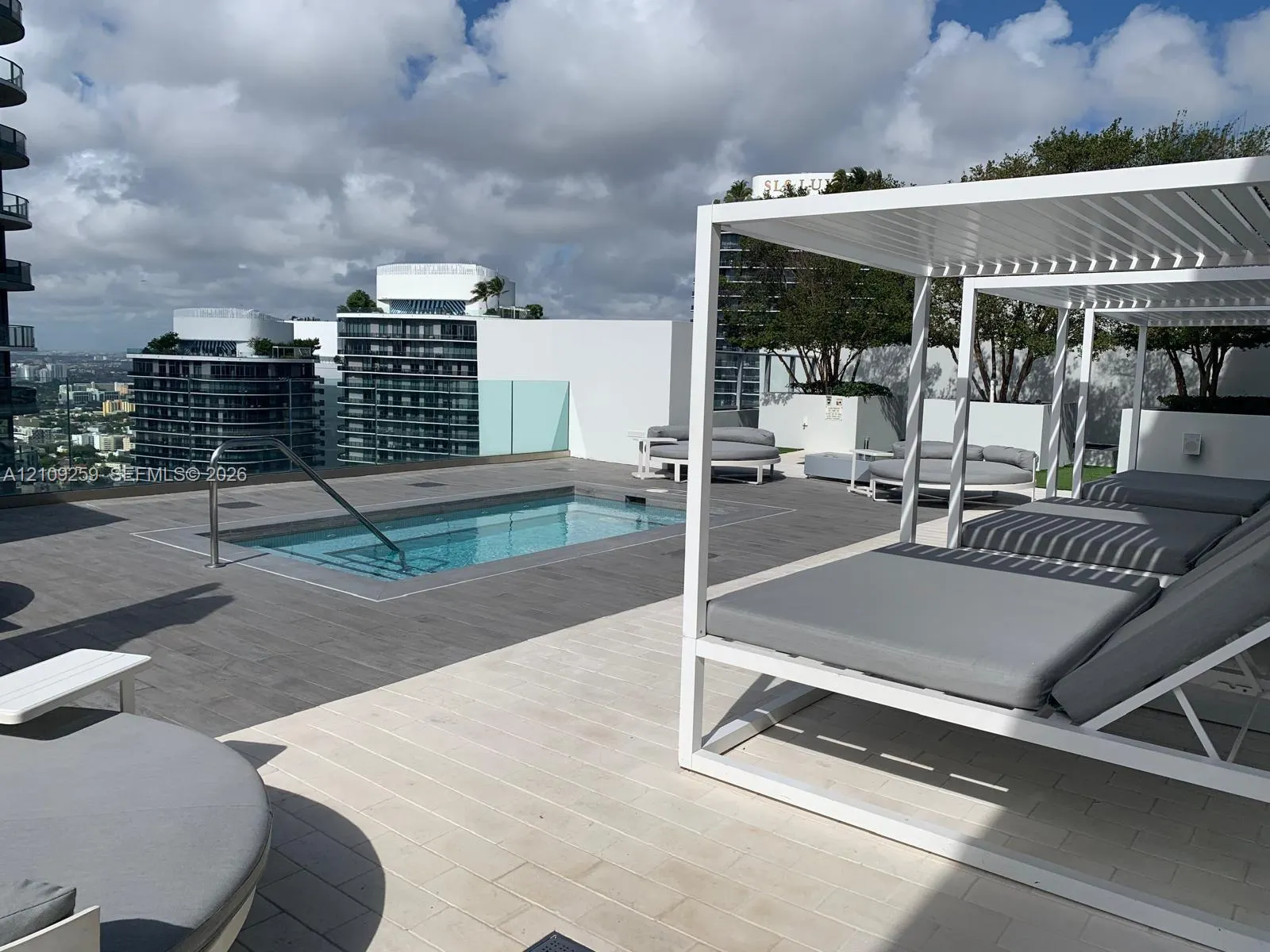 1010 Brickell Avenue #3704