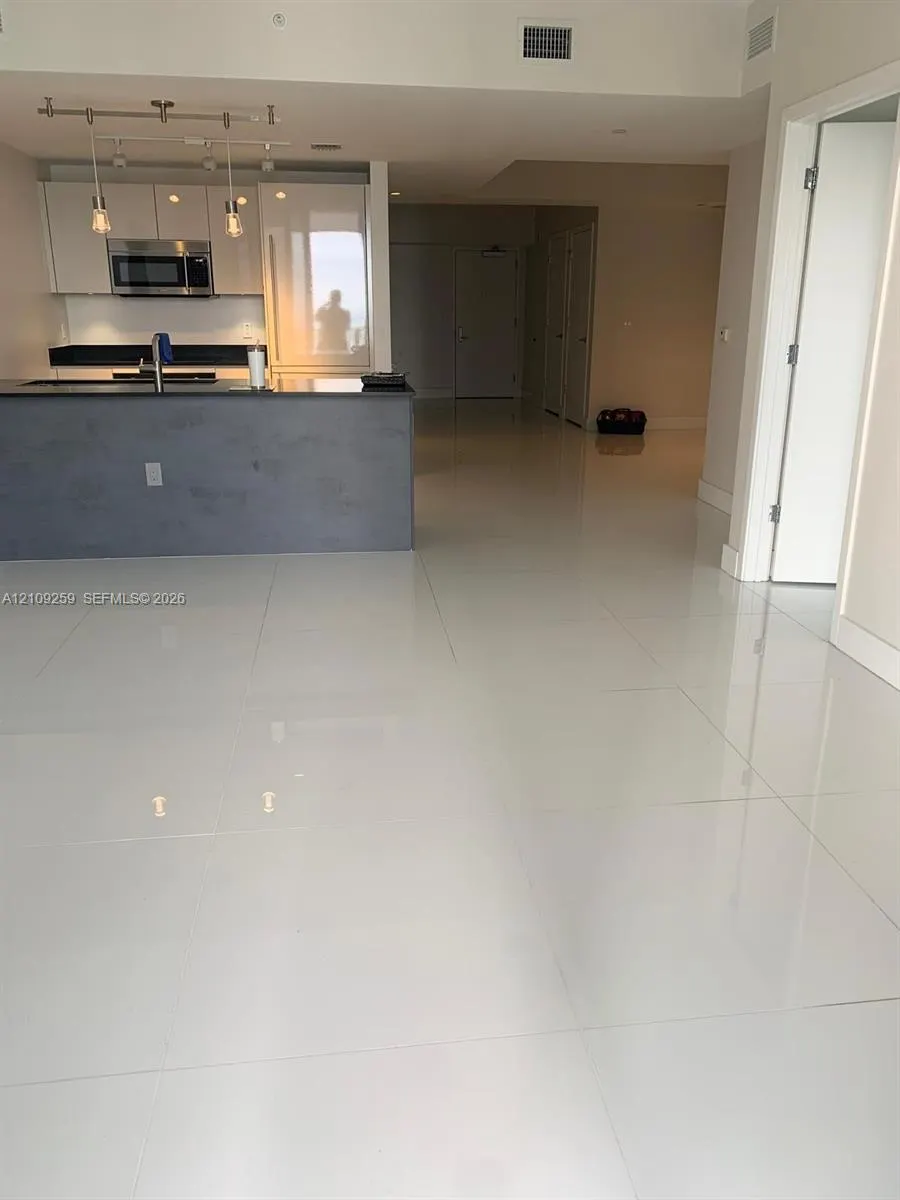 1010 Brickell Avenue #3704