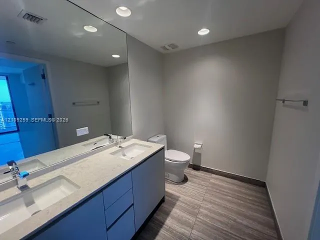 1010 Brickell Avenue #3704