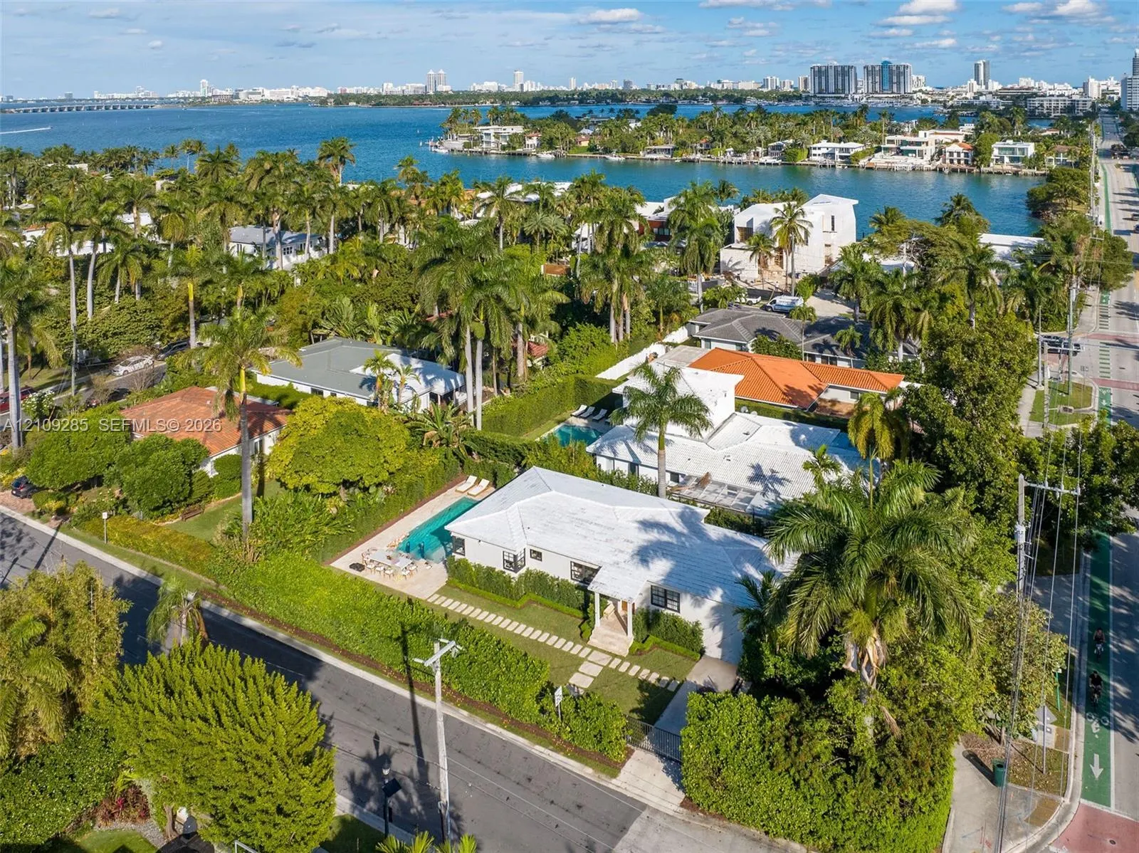 435 W Dilido Drive