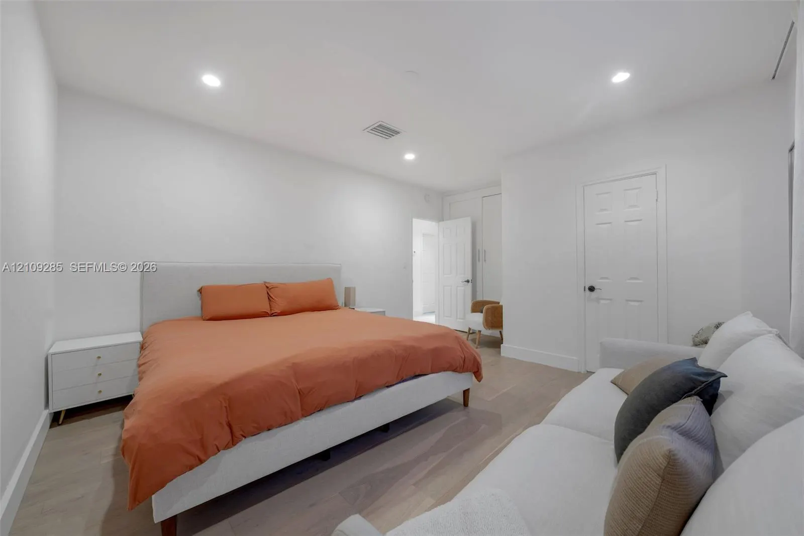 435 W Dilido Drive