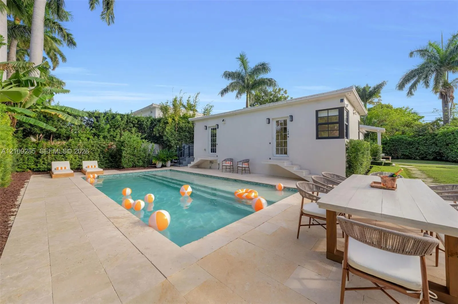 435 W Dilido Drive