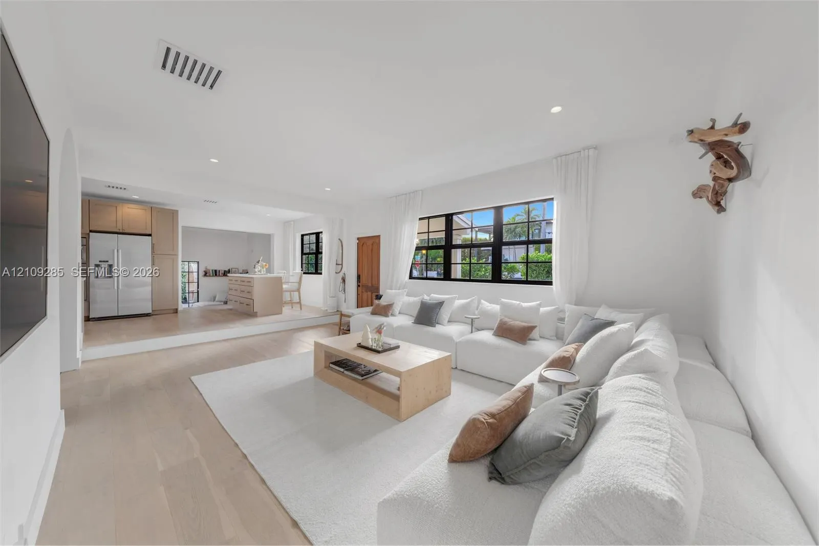 435 W Dilido Drive
