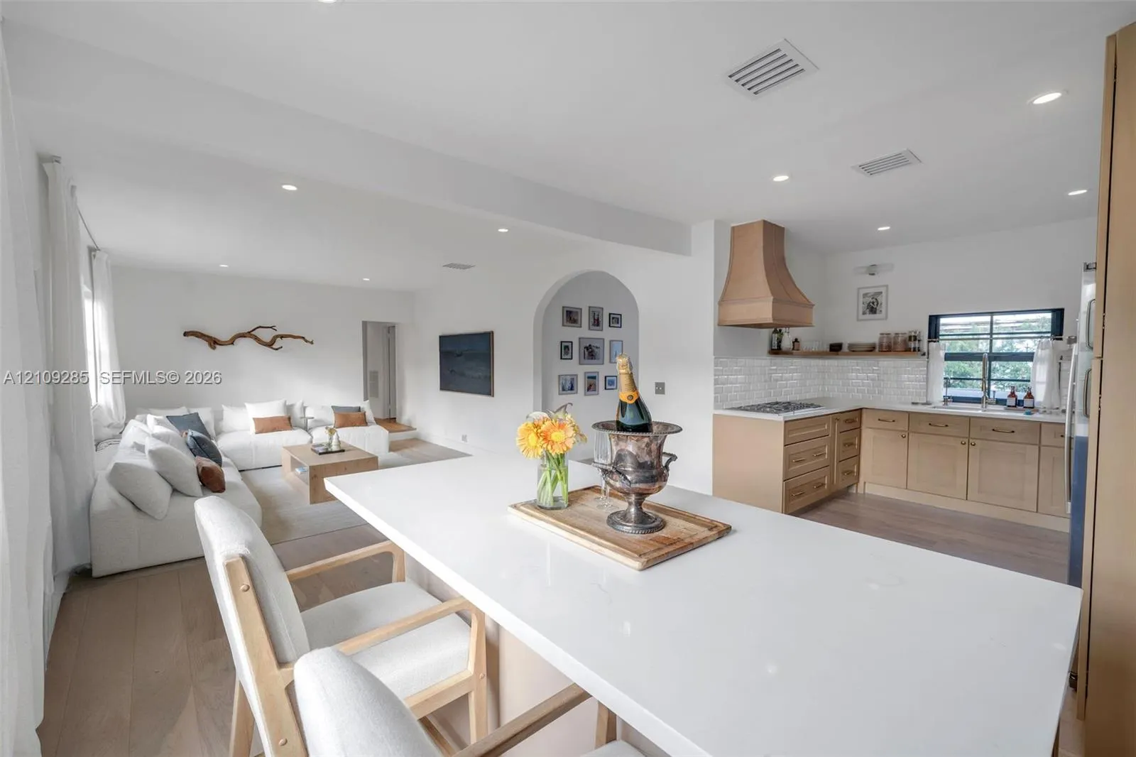 435 W Dilido Drive