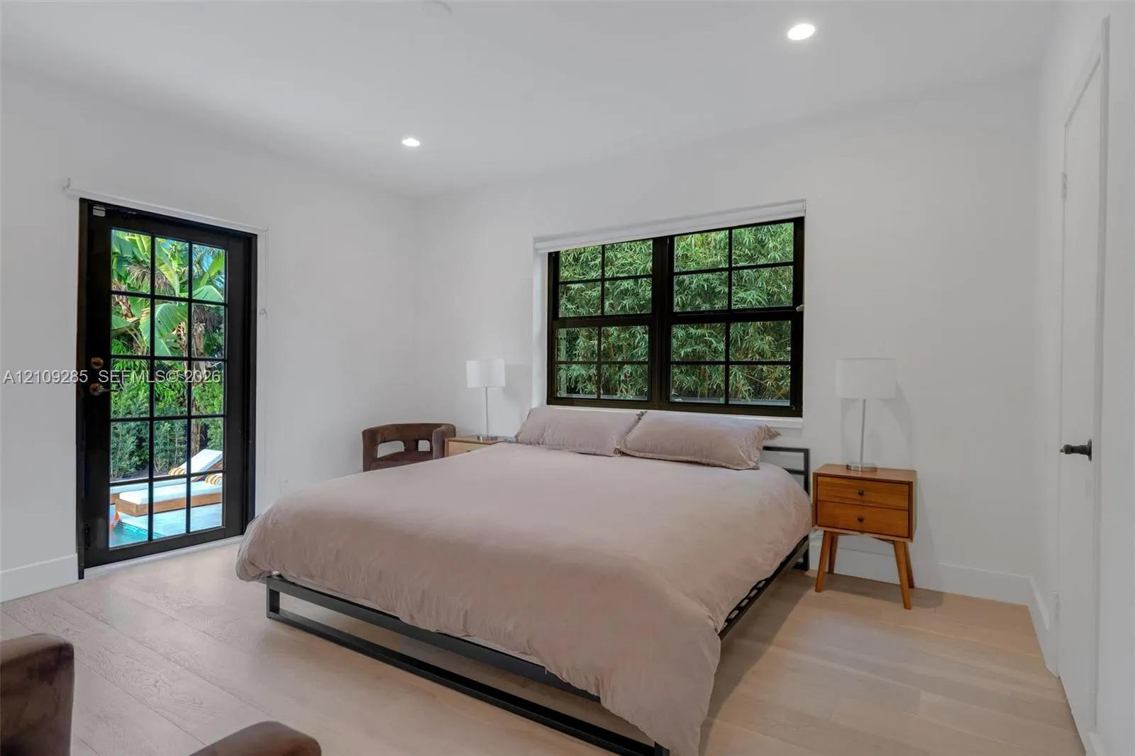 435 W Dilido Drive