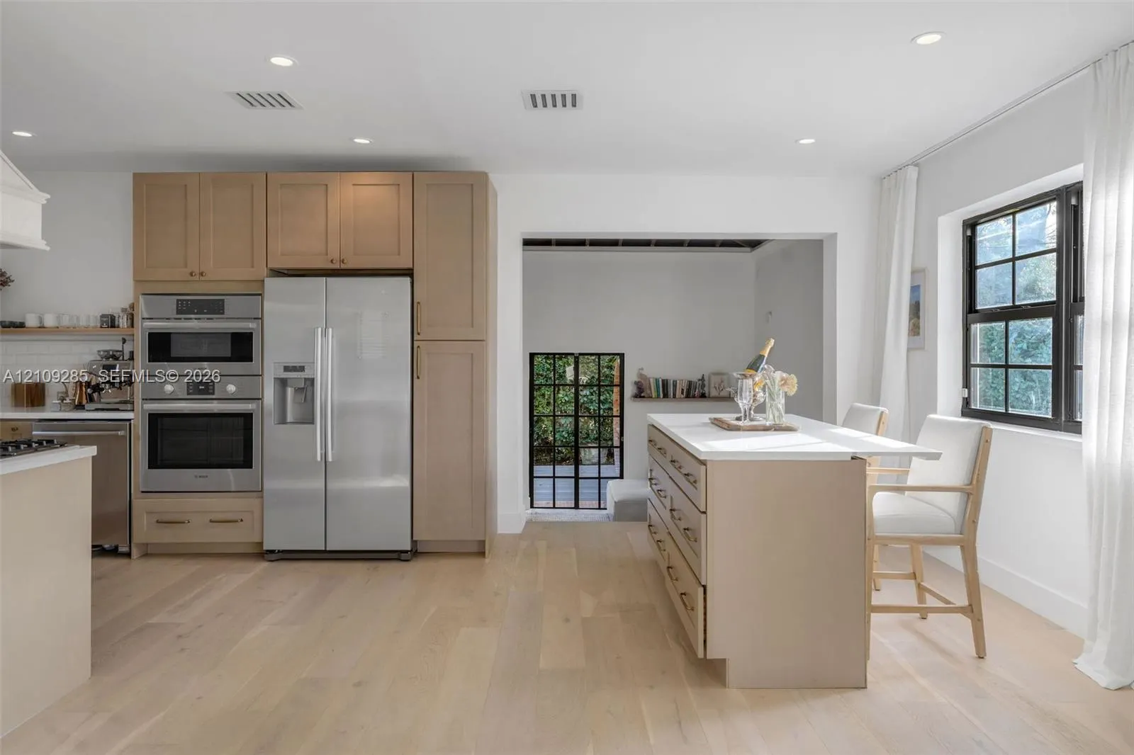 435 W Dilido Drive