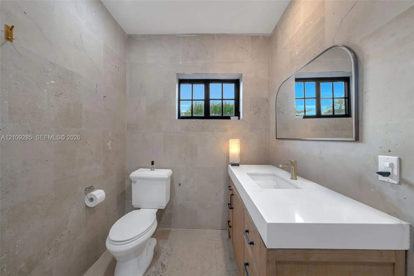 435 W Dilido Drive