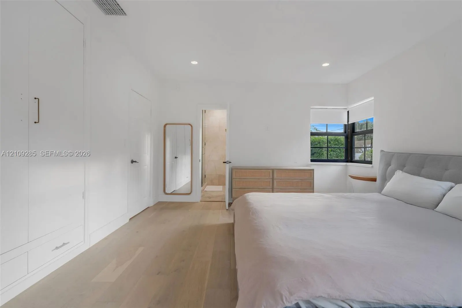 435 W Dilido Drive