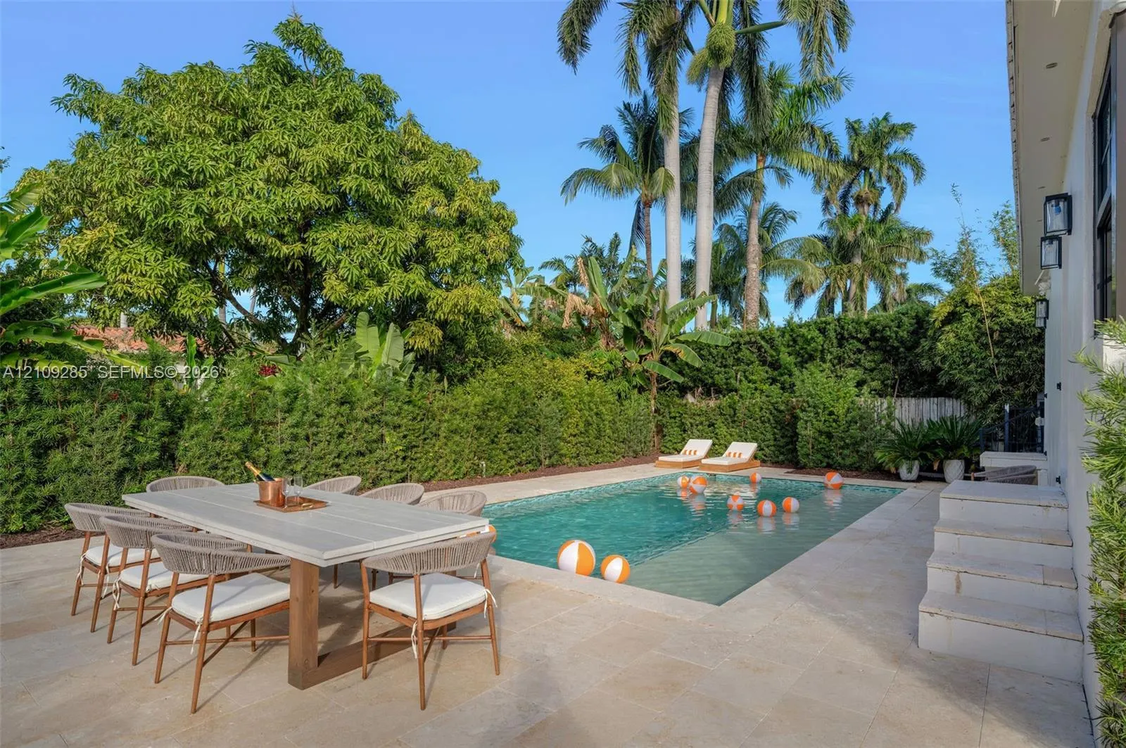 435 W Dilido Drive