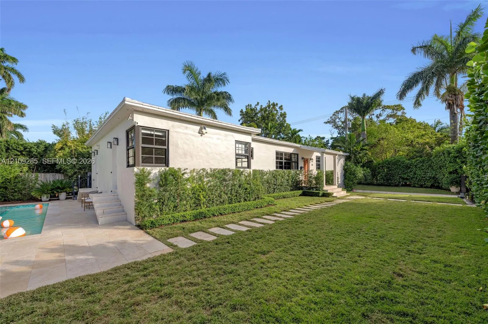 435 W Dilido Drive