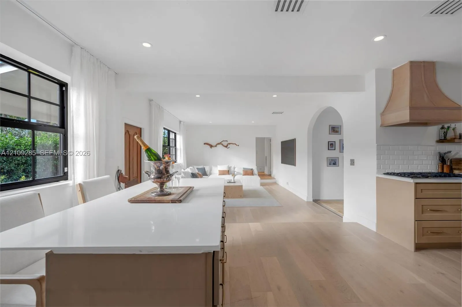 435 W Dilido Drive