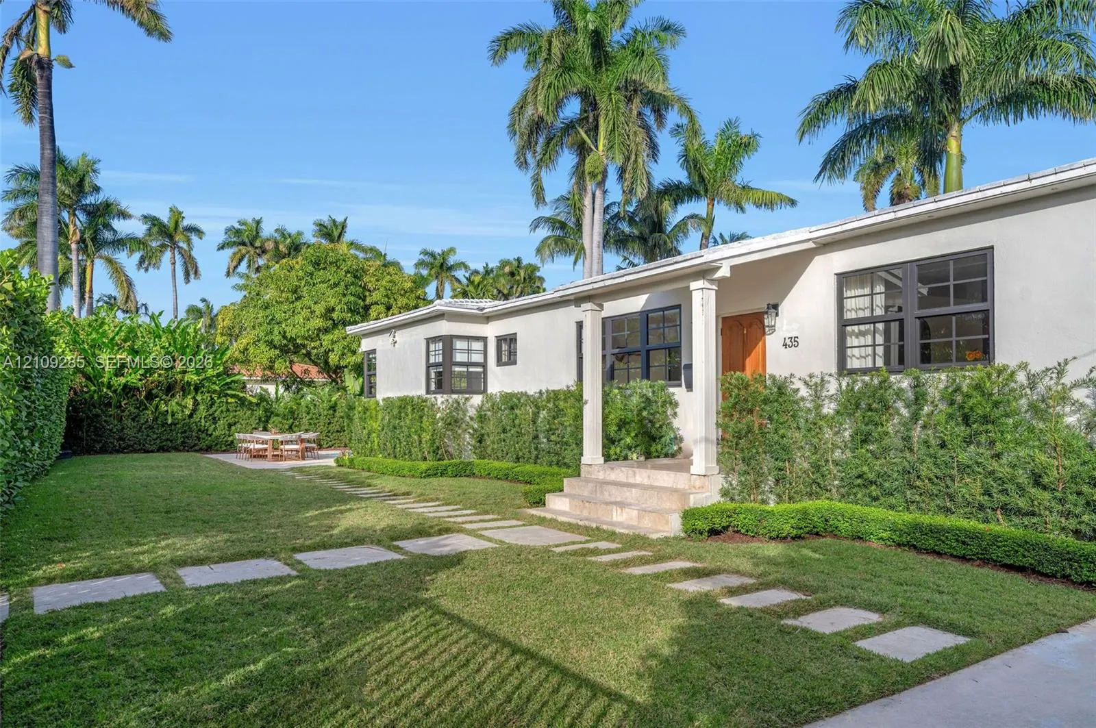 435 W Dilido Drive