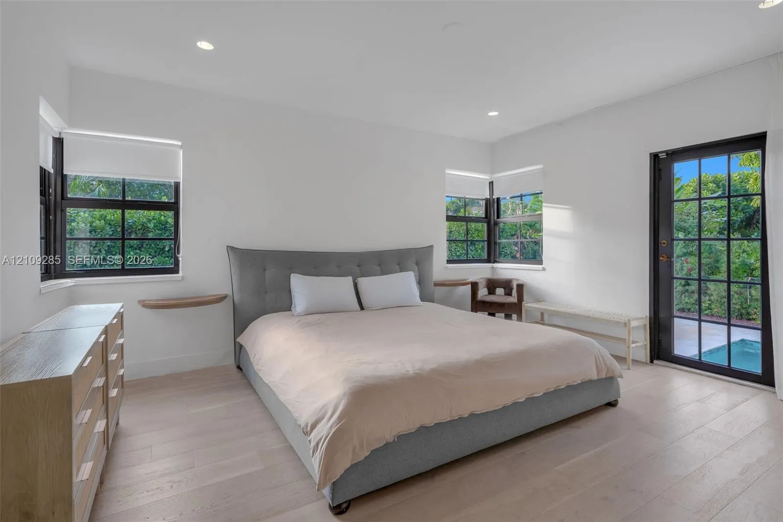 435 W Dilido Drive
