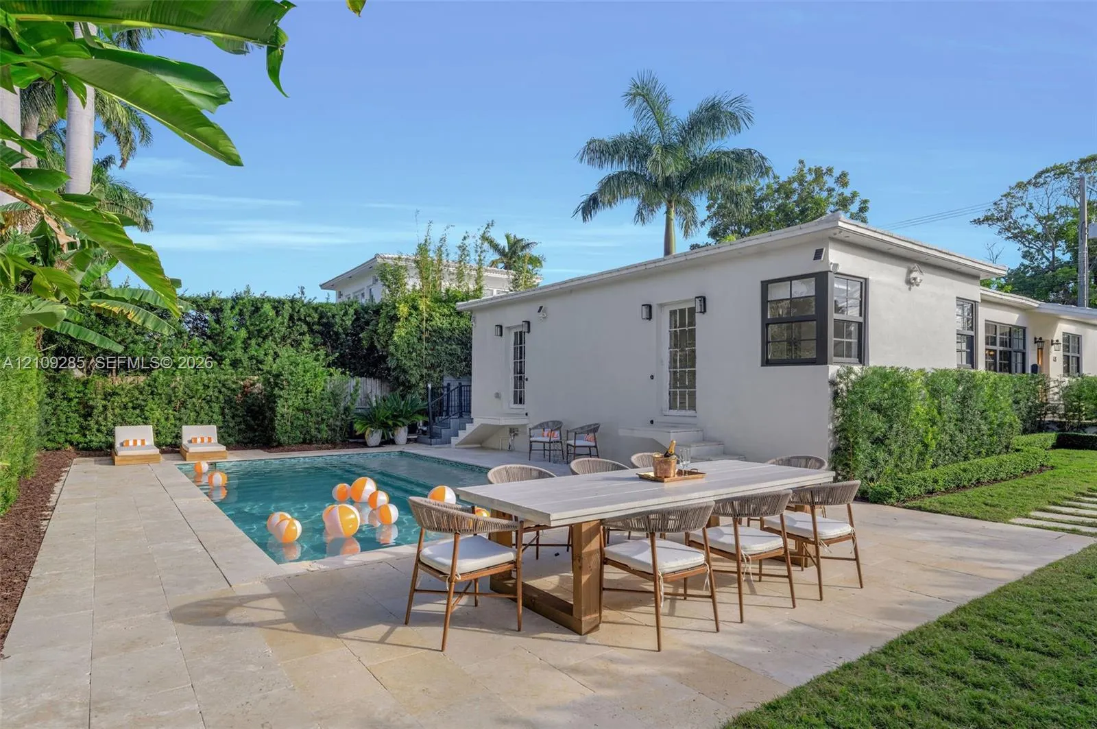 435 W Dilido Drive