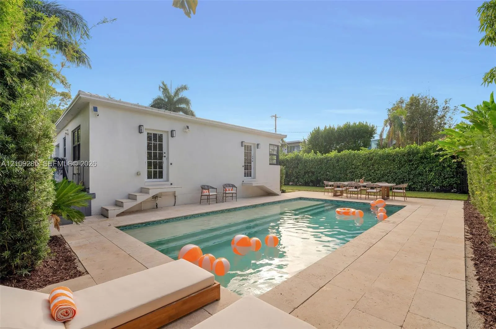 435 W Dilido Drive