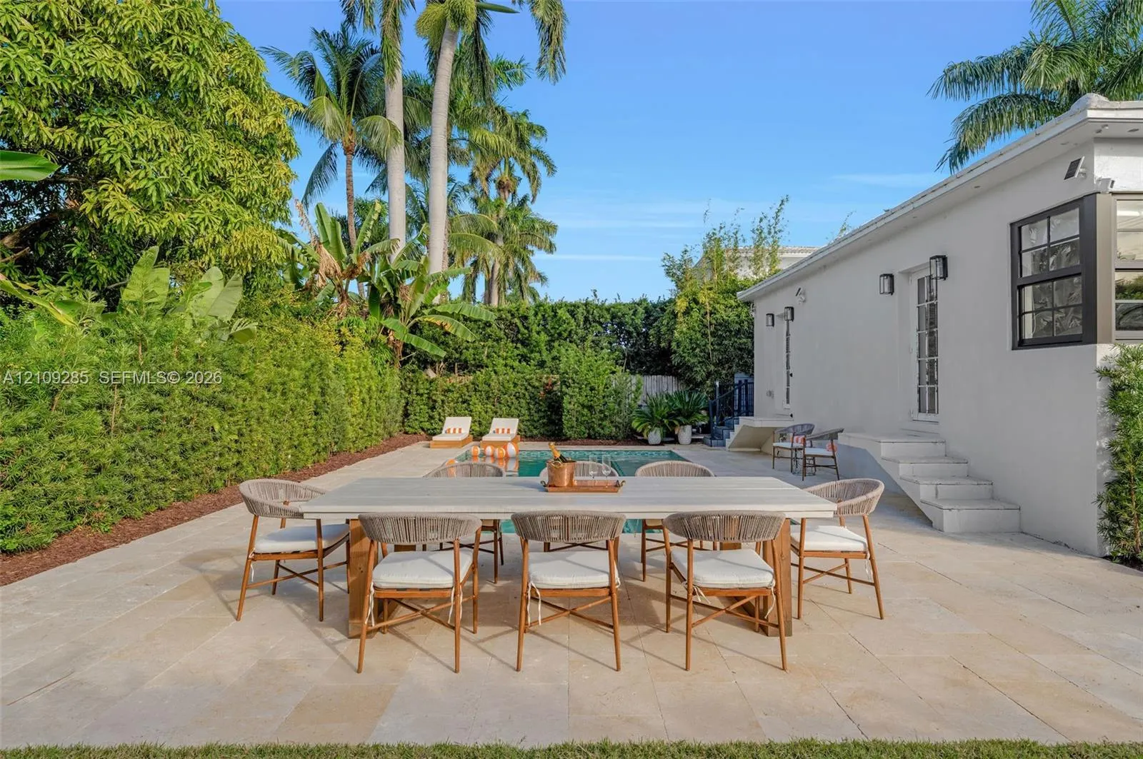 435 W Dilido Drive