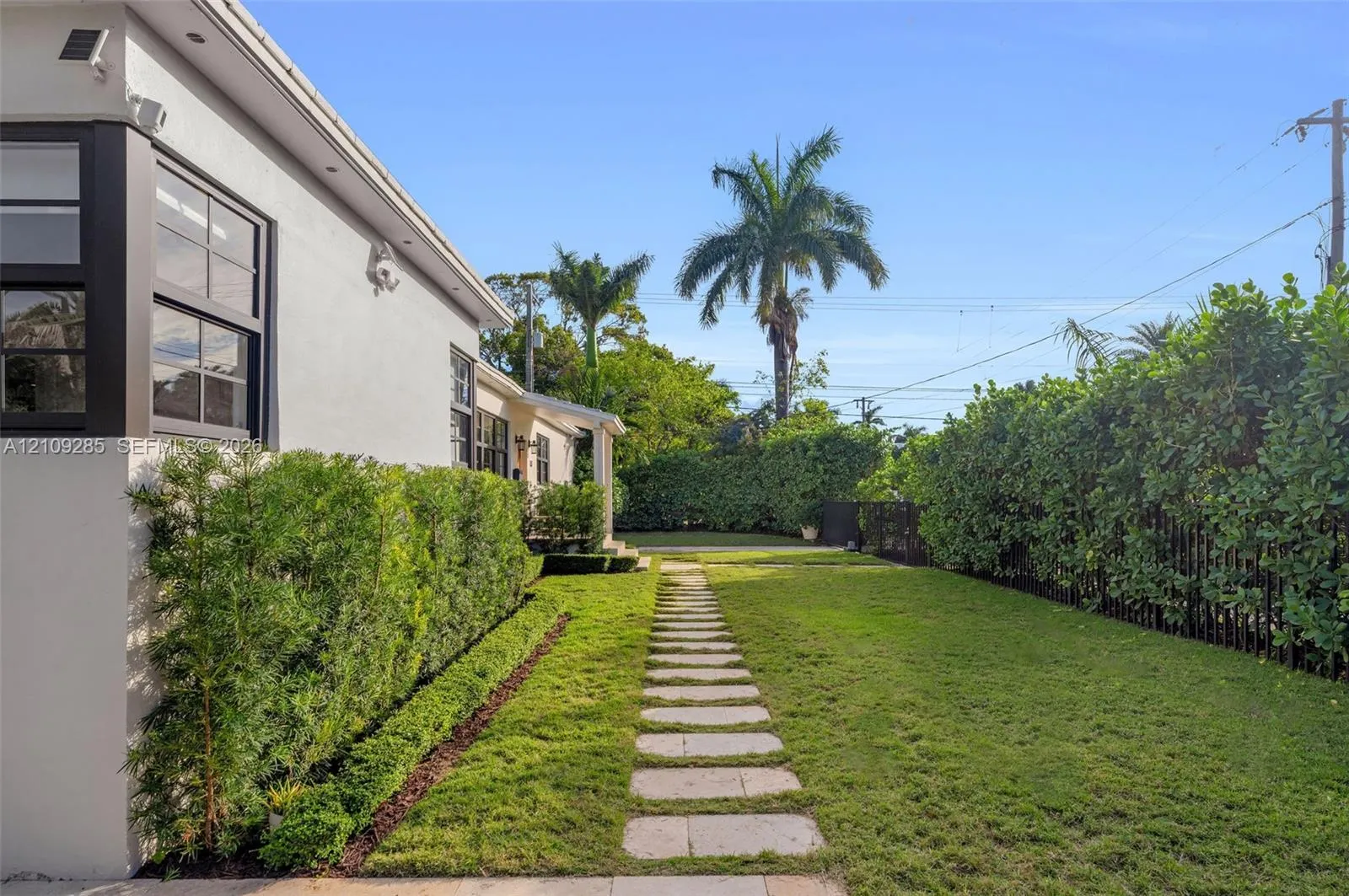 435 W Dilido Drive
