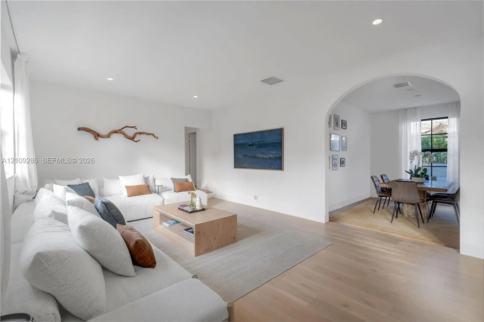 435 W Dilido Drive