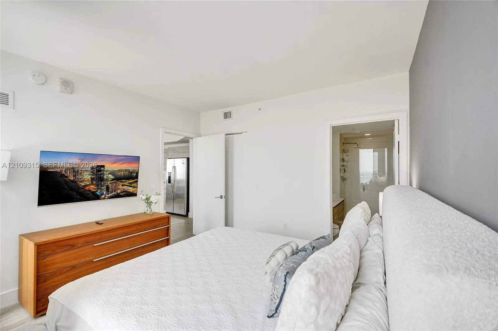 121 NE 34th Street #2809