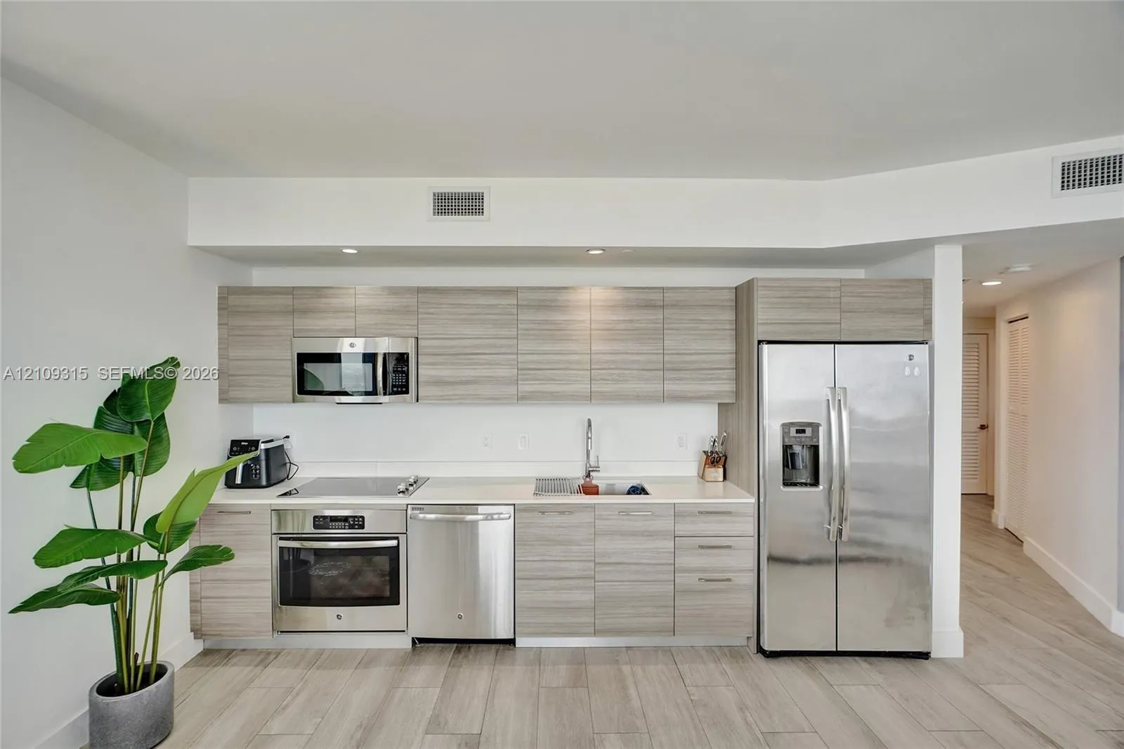 121 NE 34th Street #2809